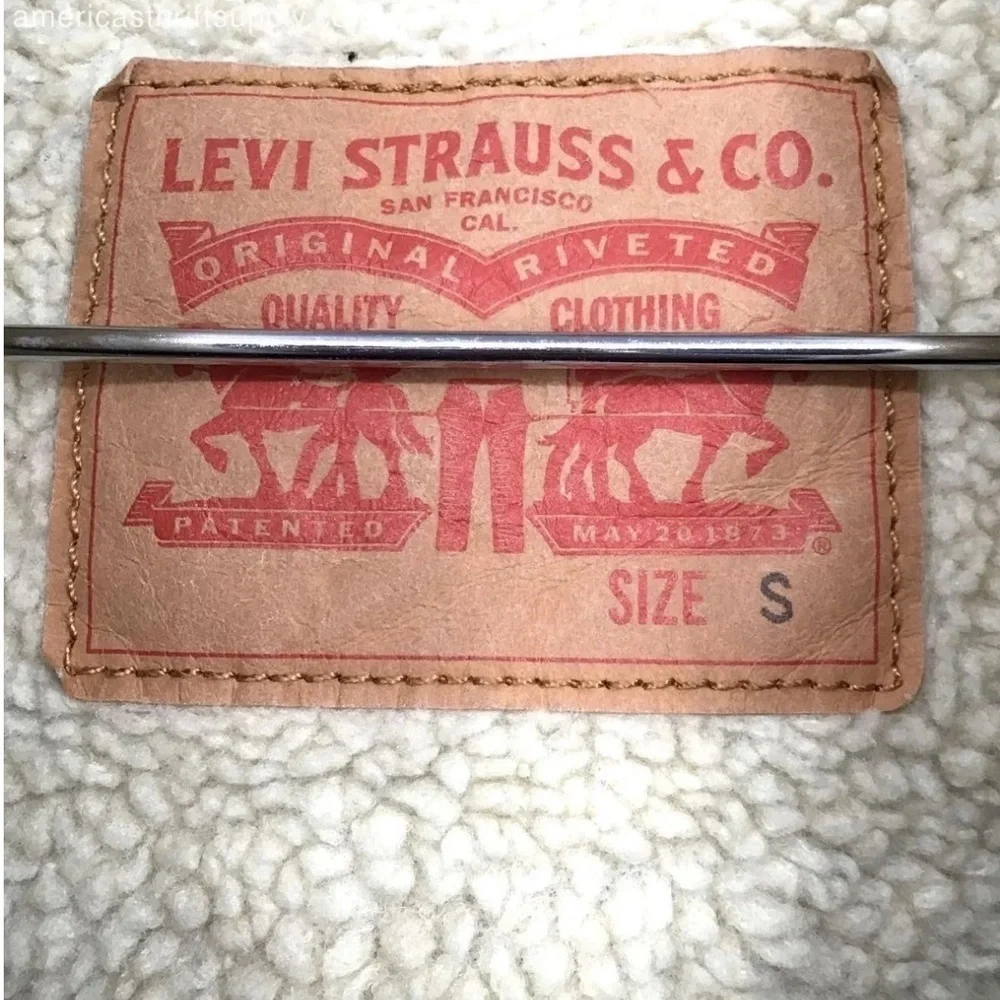 Levis preowned some